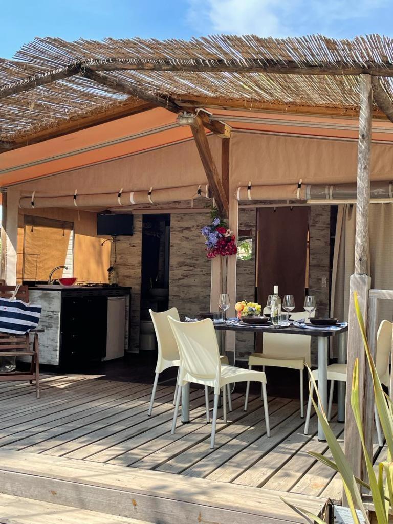 Camping I Melograni Marina Di Bibbona Eksteriør billede
